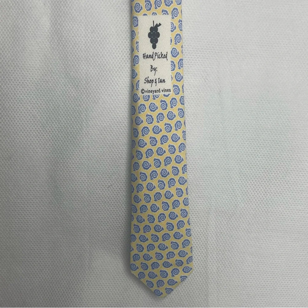Boys Vineyard Vines Necktie Yellow Blue Shells & Snails 100% Silk Tie USA Made